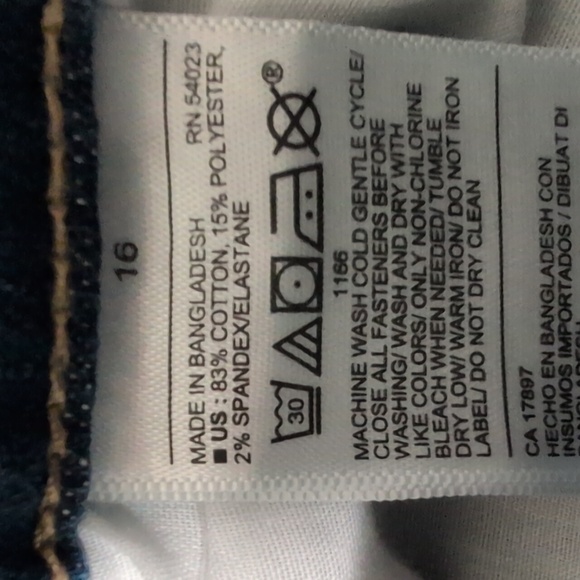 OLD NAVY Slim 360° Stretch Jean Shorts for Boys - Picture 9 of 9